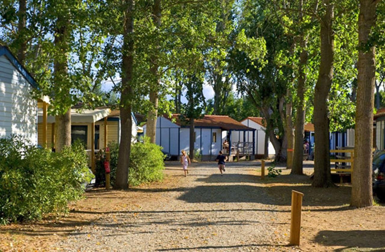Camping La Dune Vias Bagian luar foto